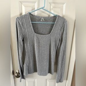 MUDD ladies long-sleeve top in excellent condition!
